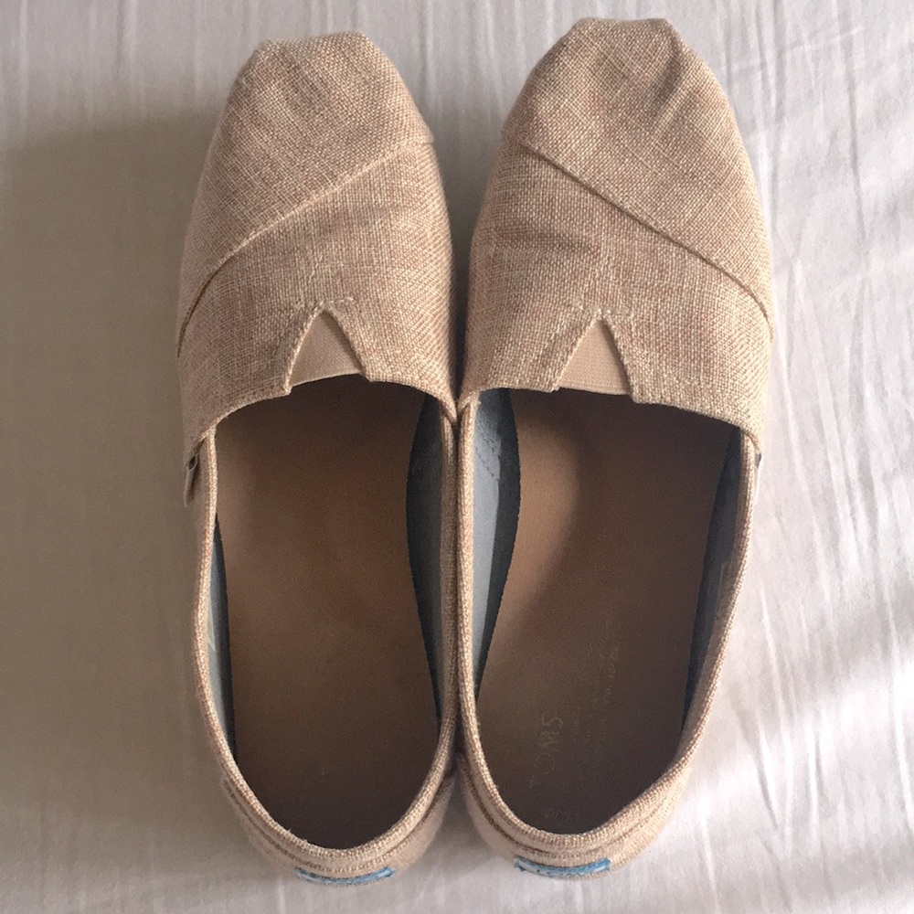 Light pink threaded Toms